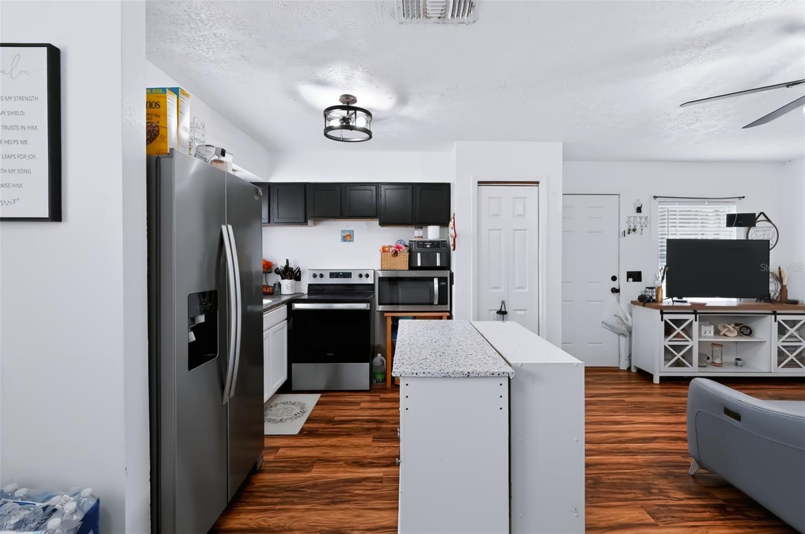 2409 GIDDENS AVE — photo 36