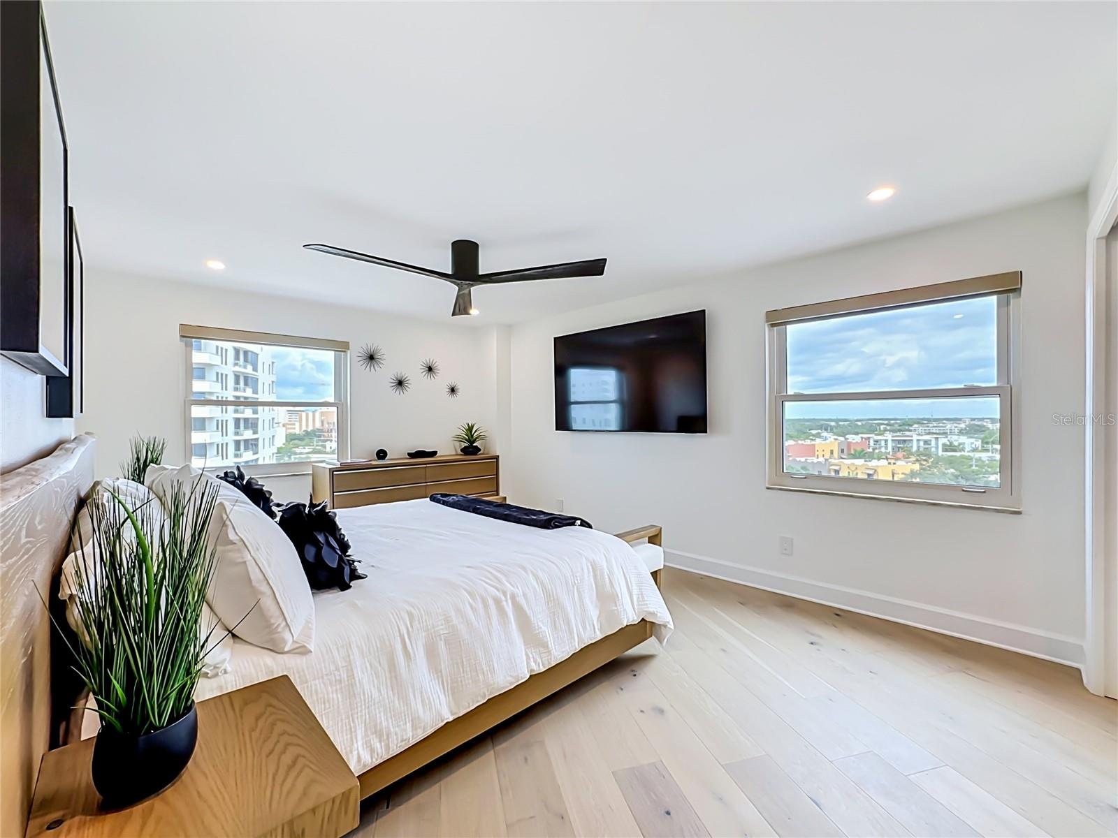 435 S GULFSTREAM AVE #1006 — photo 30