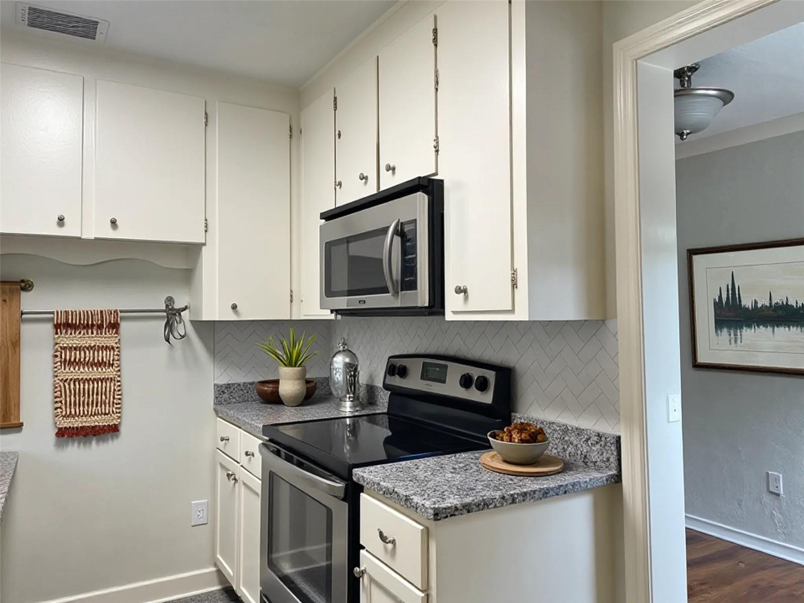 303 S AUDUBON AVE — photo 6