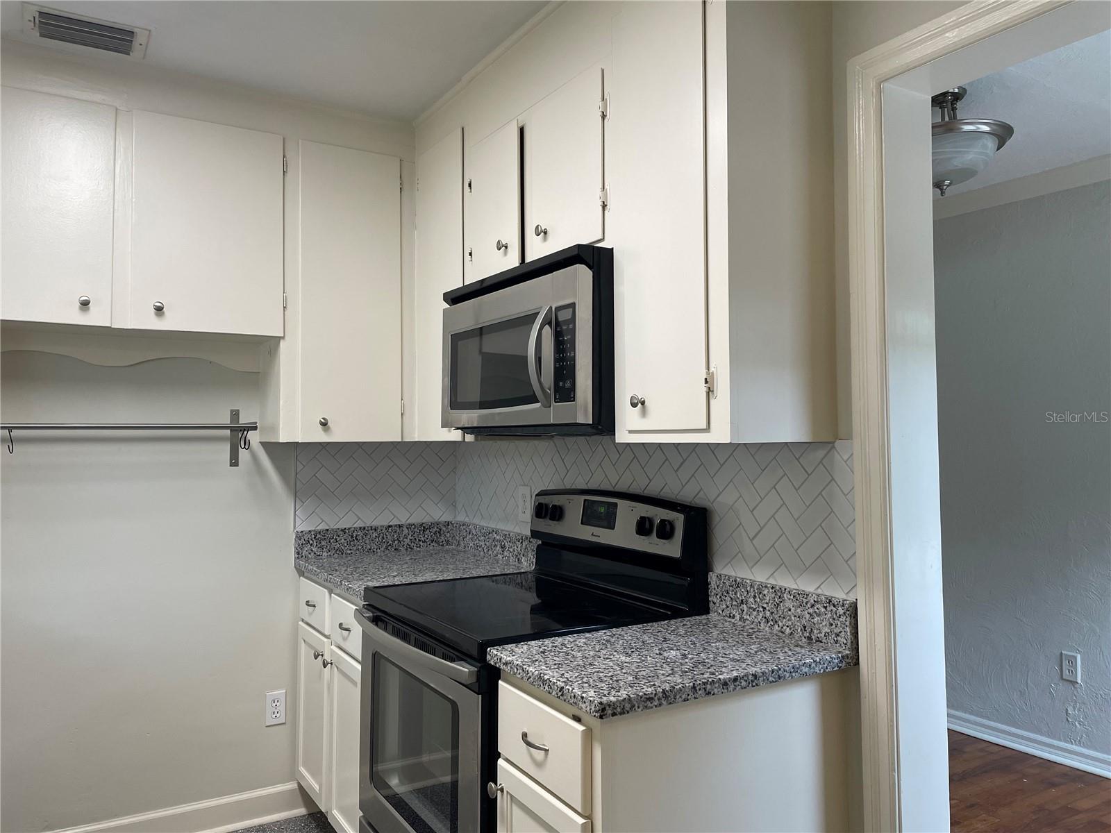 303 S AUDUBON AVE — photo 8