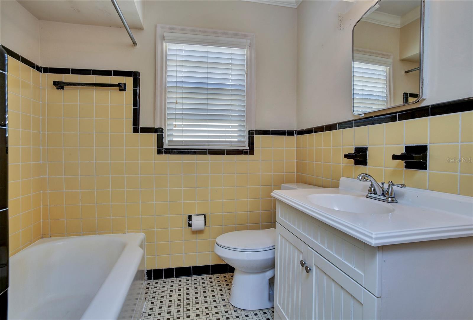 303 S AUDUBON AVE — photo 26