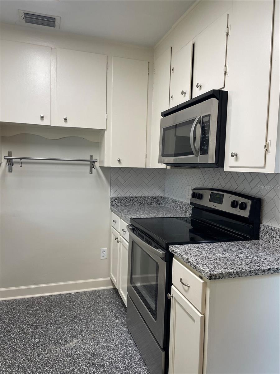 303 S AUDUBON AVE — photo 11