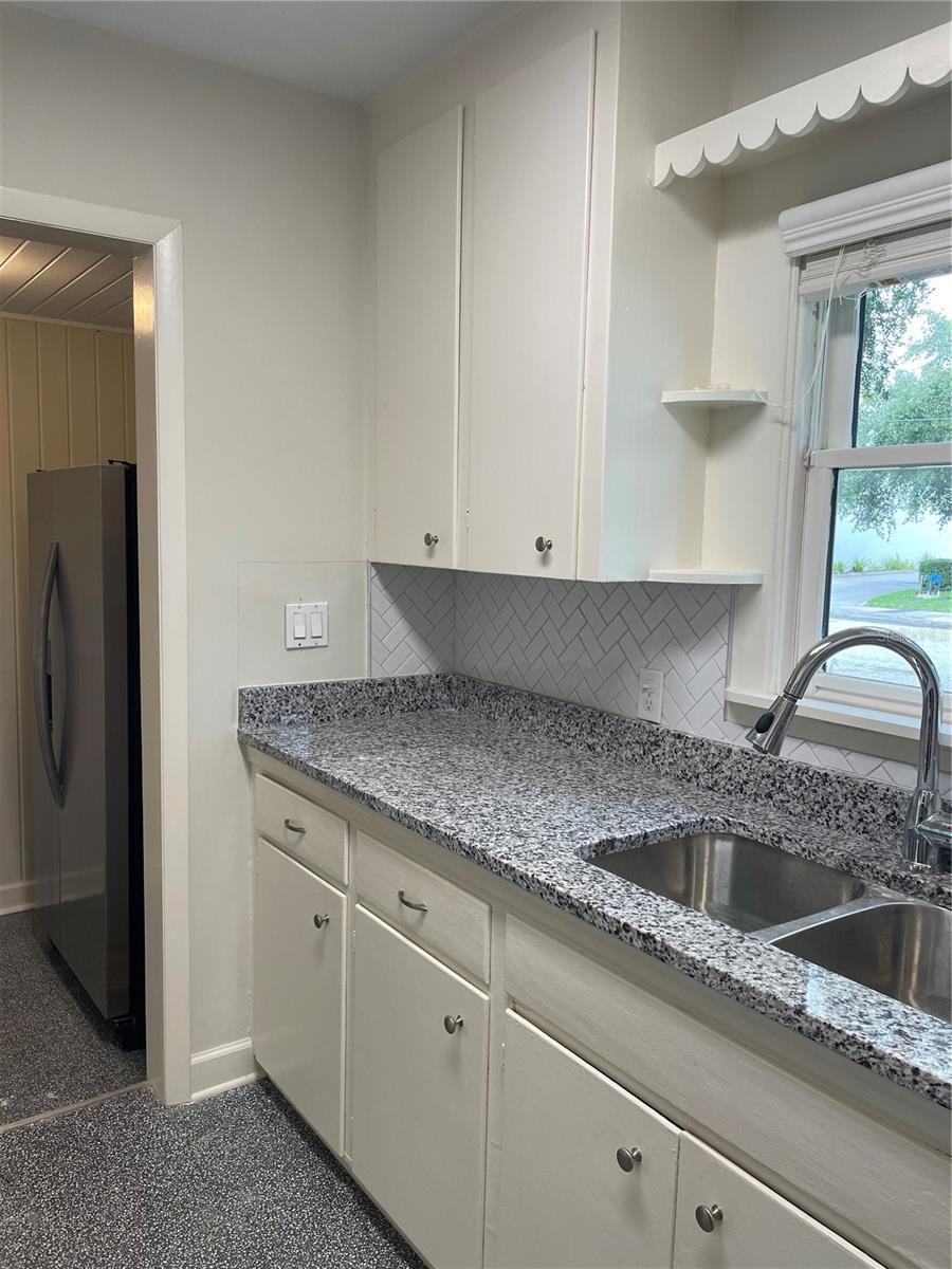 303 S AUDUBON AVE — photo 12