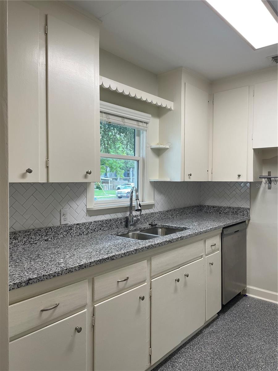 303 S AUDUBON AVE — photo 9