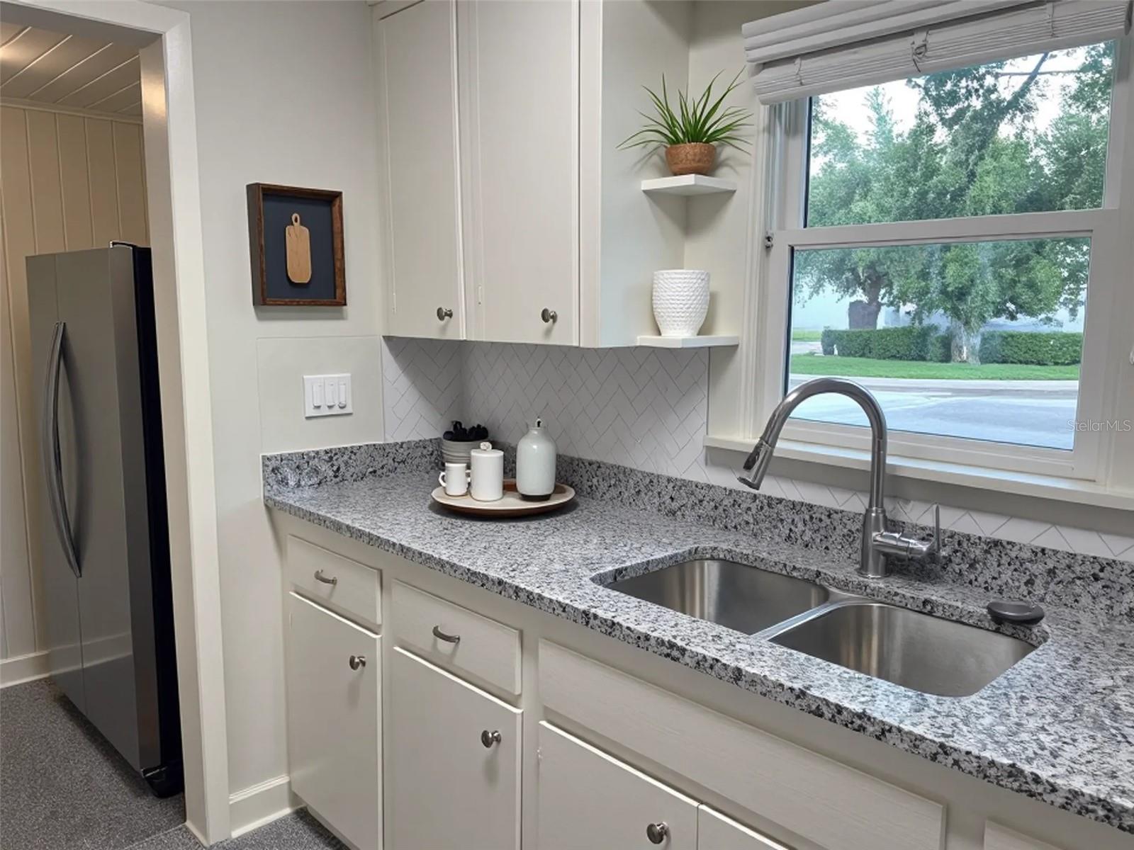 303 S AUDUBON AVE — photo 5