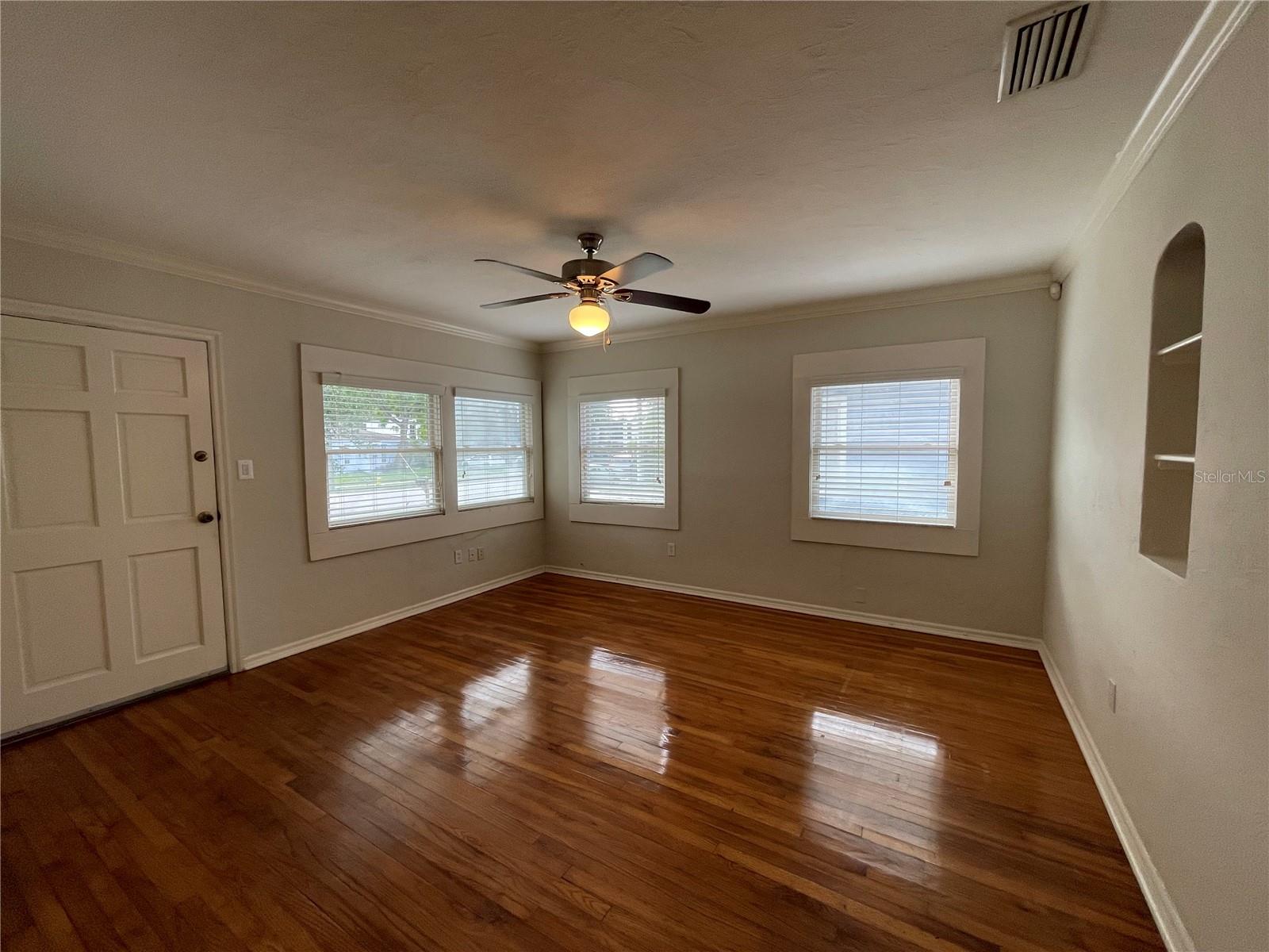 303 S AUDUBON AVE — photo 4