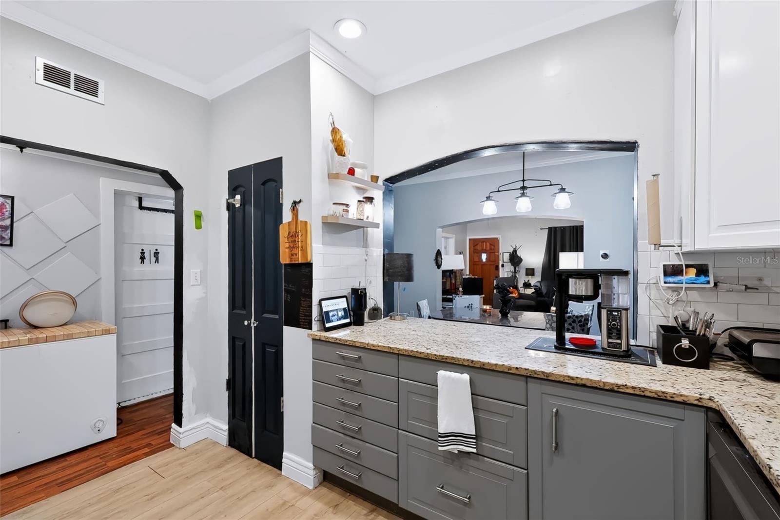 307 W CHERRY ST — photo 18