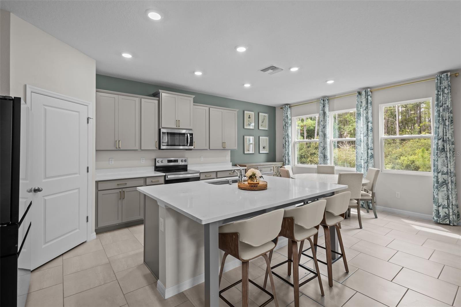 6847 DAINTREE CT — photo 3