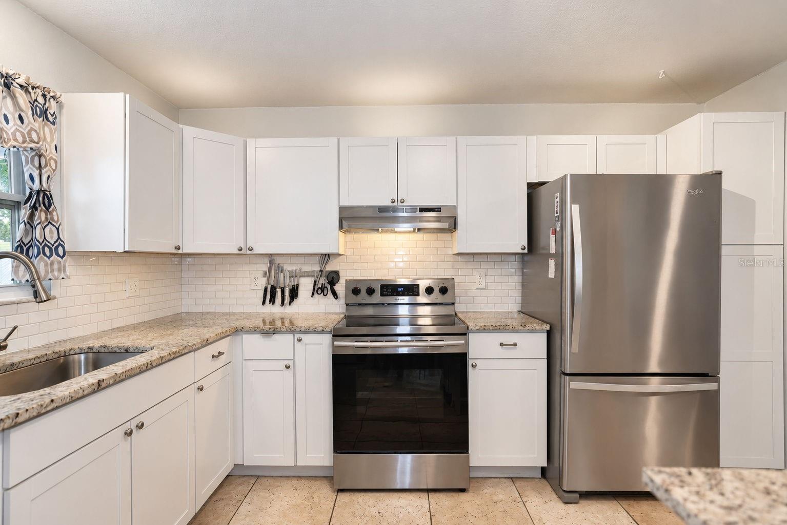 614 LYNDHURST ST — photo 8