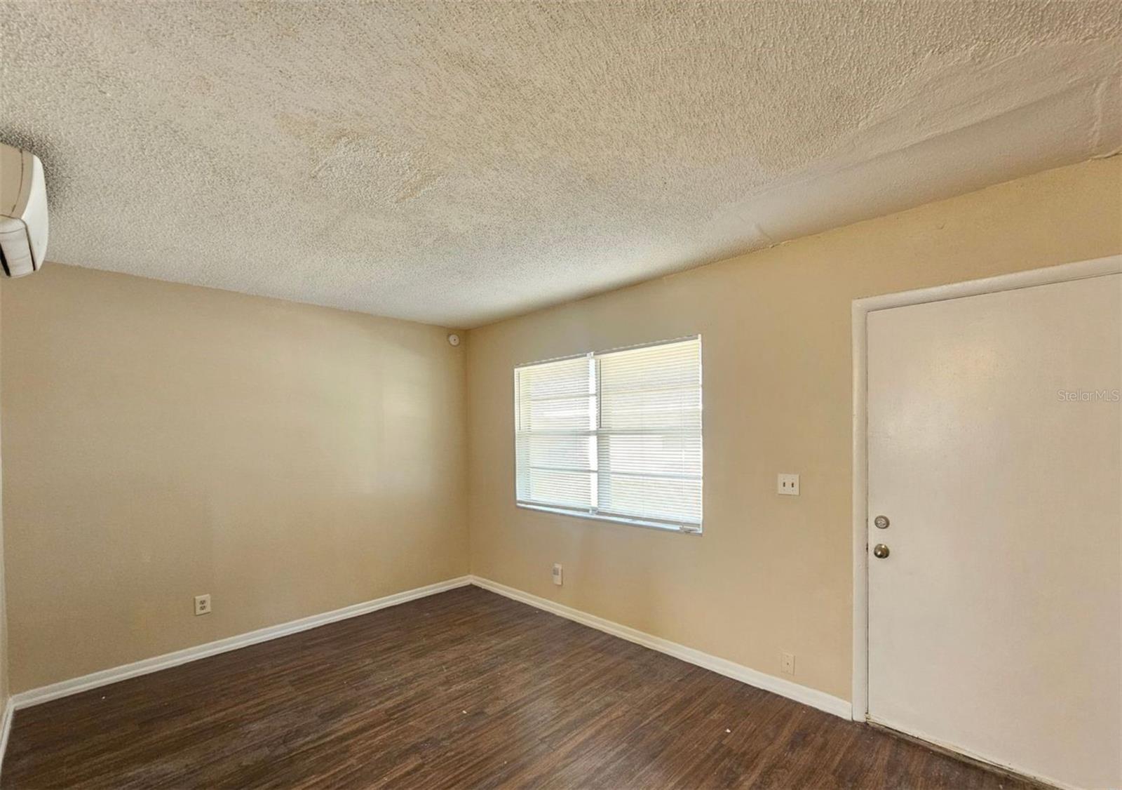 201 NW JEFFERSON CIR N #2 — photo 3