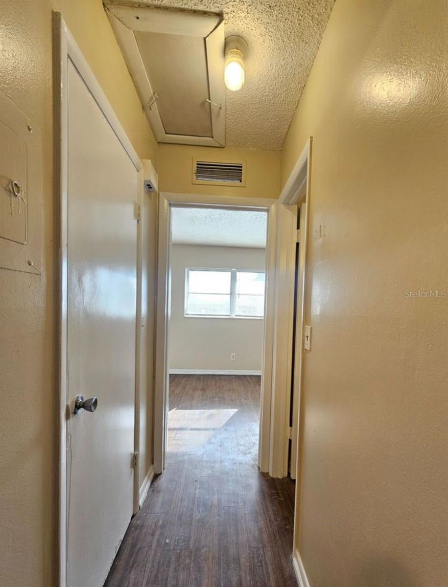 201 NW JEFFERSON CIR N #2 — photo 5