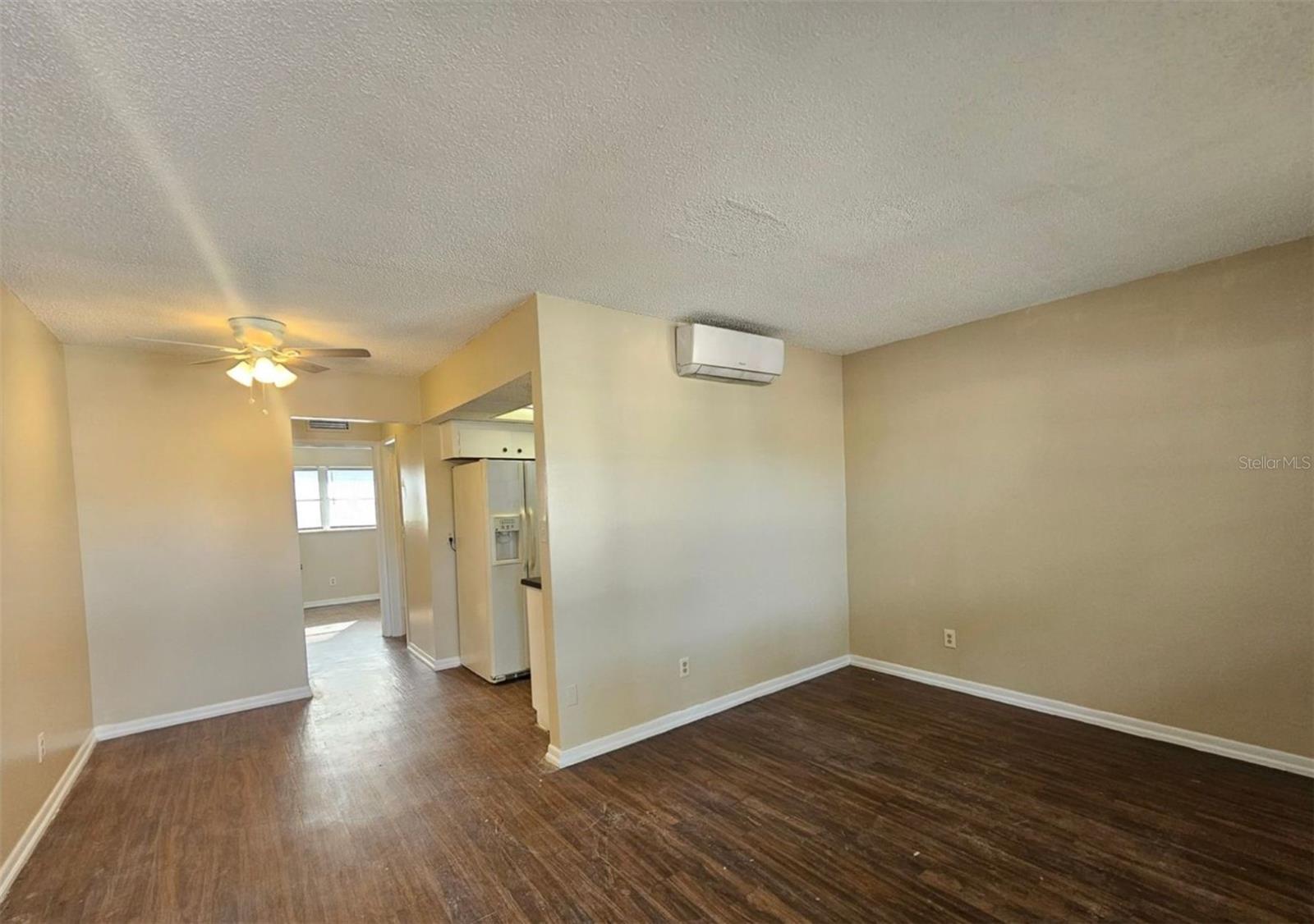 201 NW JEFFERSON CIR N #2 — photo 2