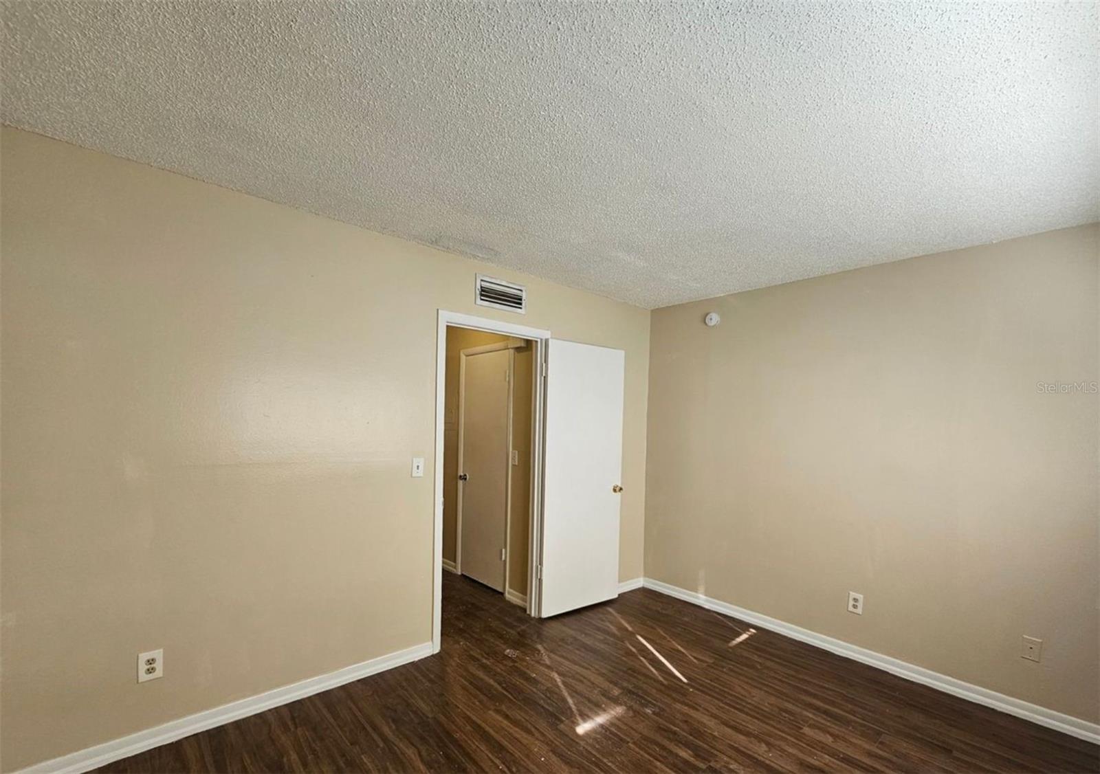 201 NW JEFFERSON CIR N #2 — photo 8