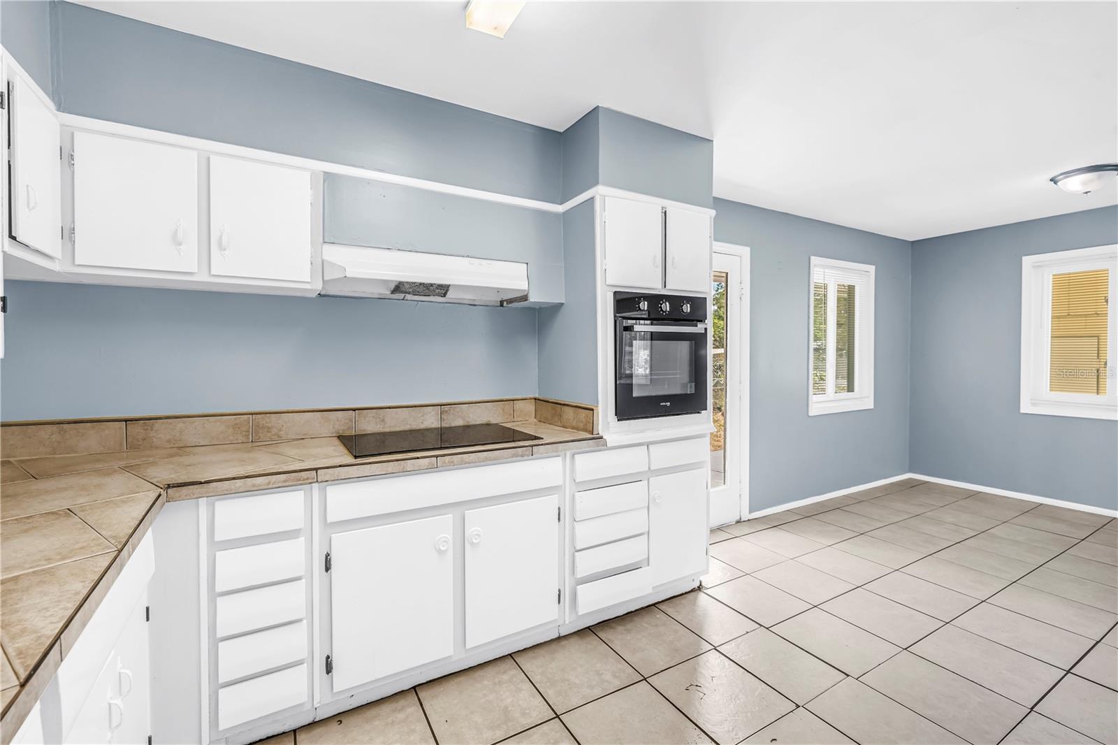 930 ALCAZAR WAY S — photo 4