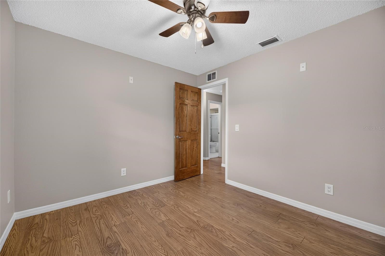 906 CUTLER DR — photo 36