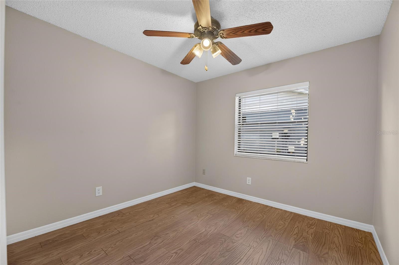 906 CUTLER DR — photo 35