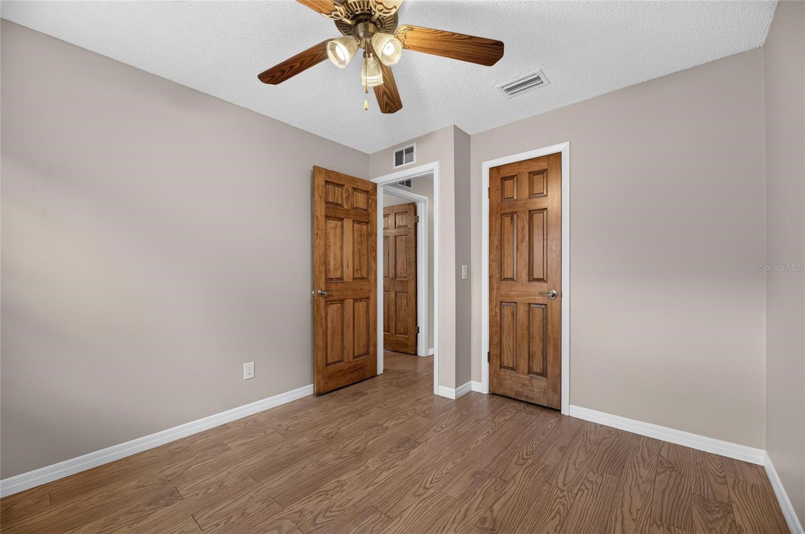 906 CUTLER DR — photo 33