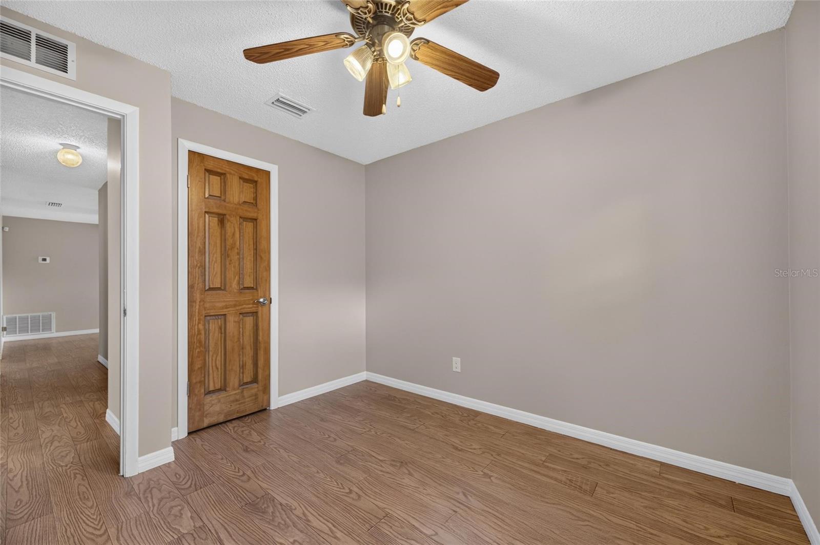 906 CUTLER DR — photo 34