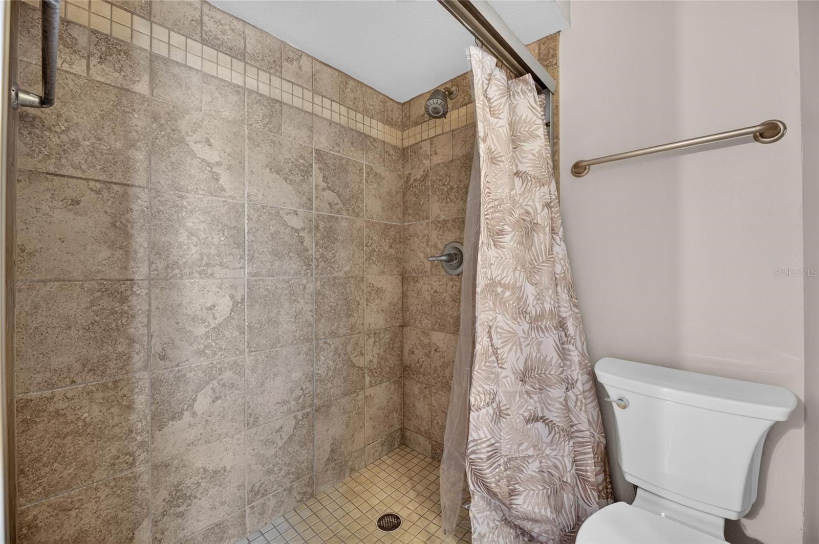 906 CUTLER DR — photo 32