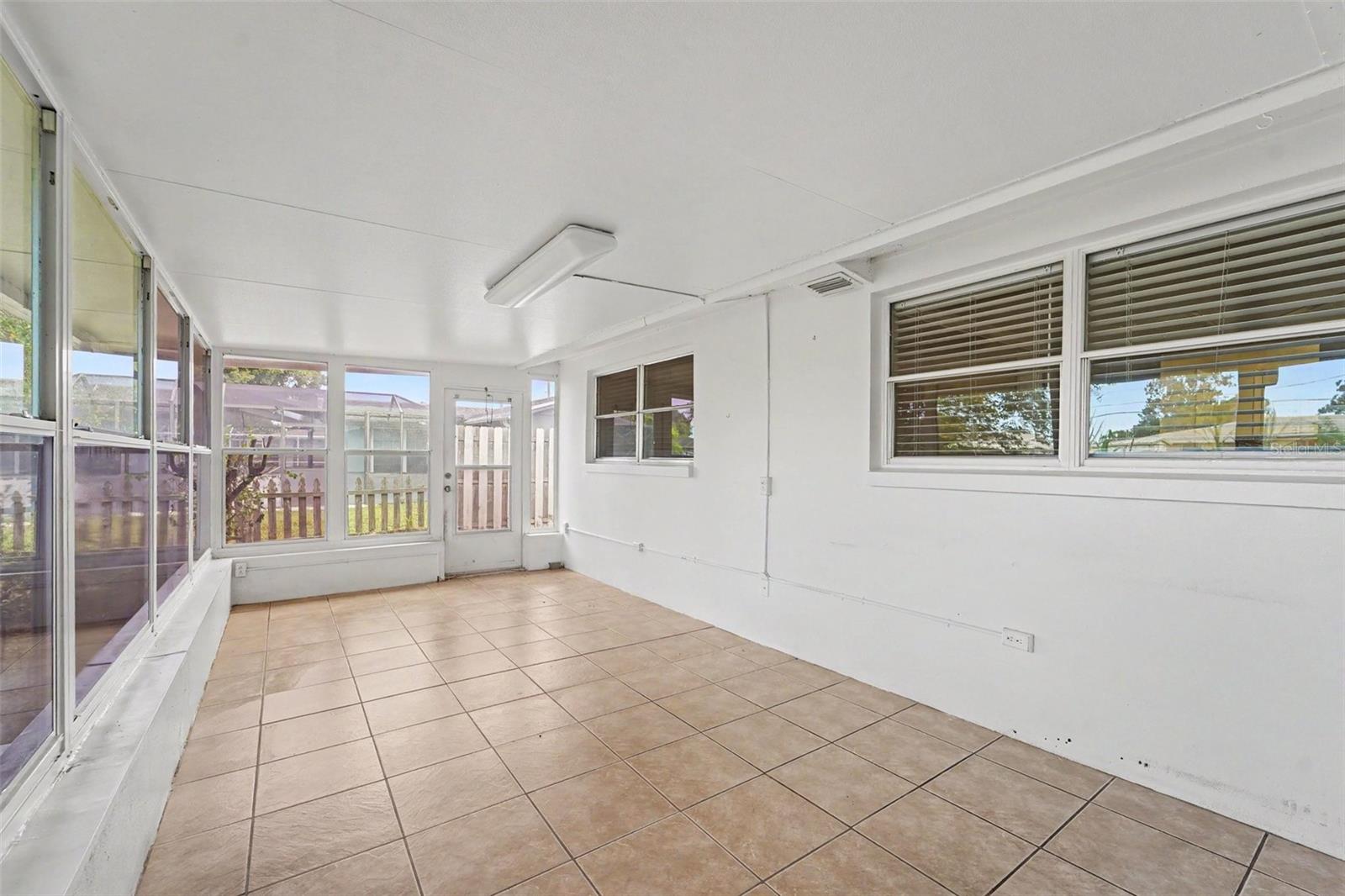 10525 OLEANDER DR — photo 4