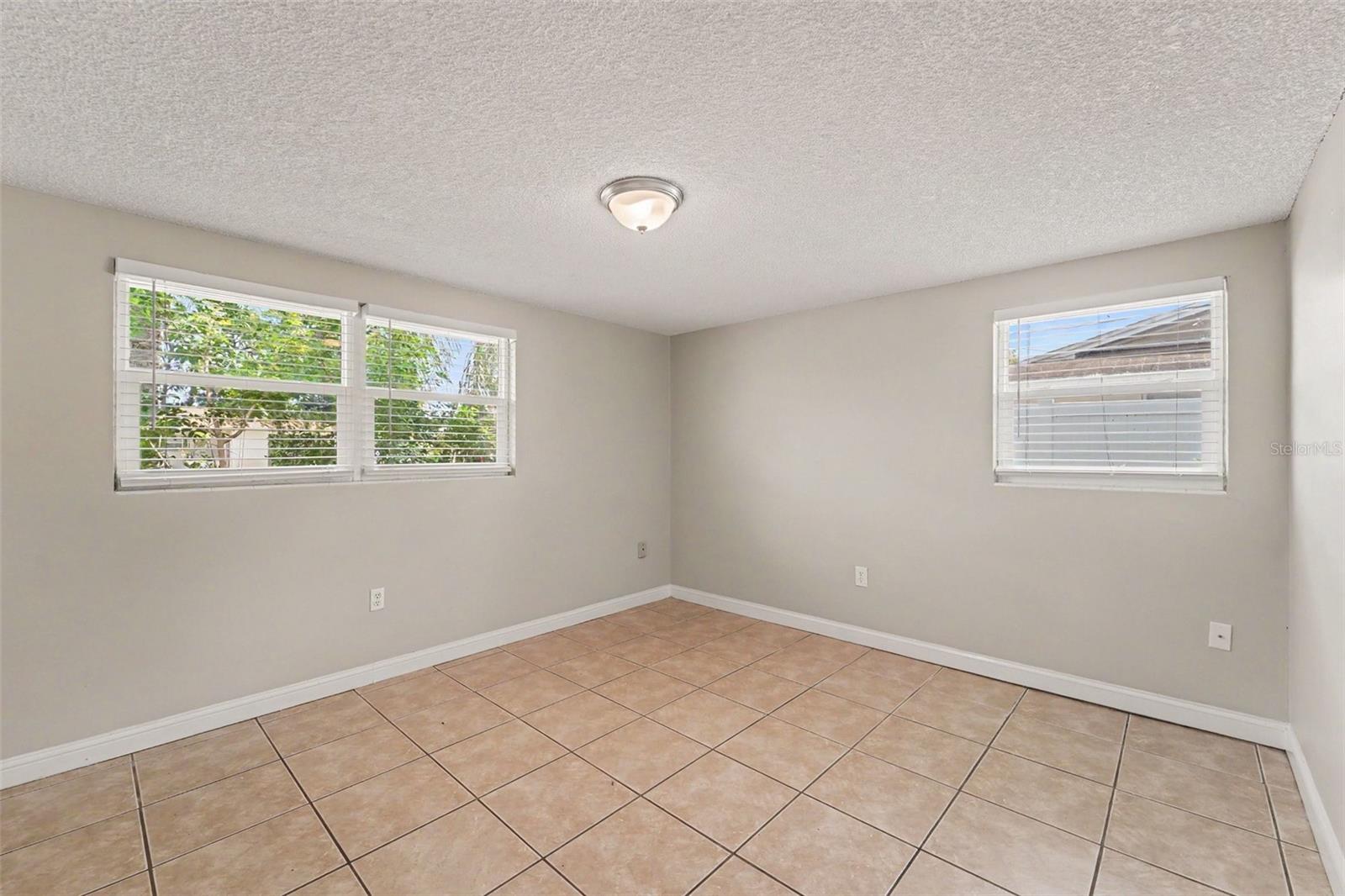 10525 OLEANDER DR — photo 9