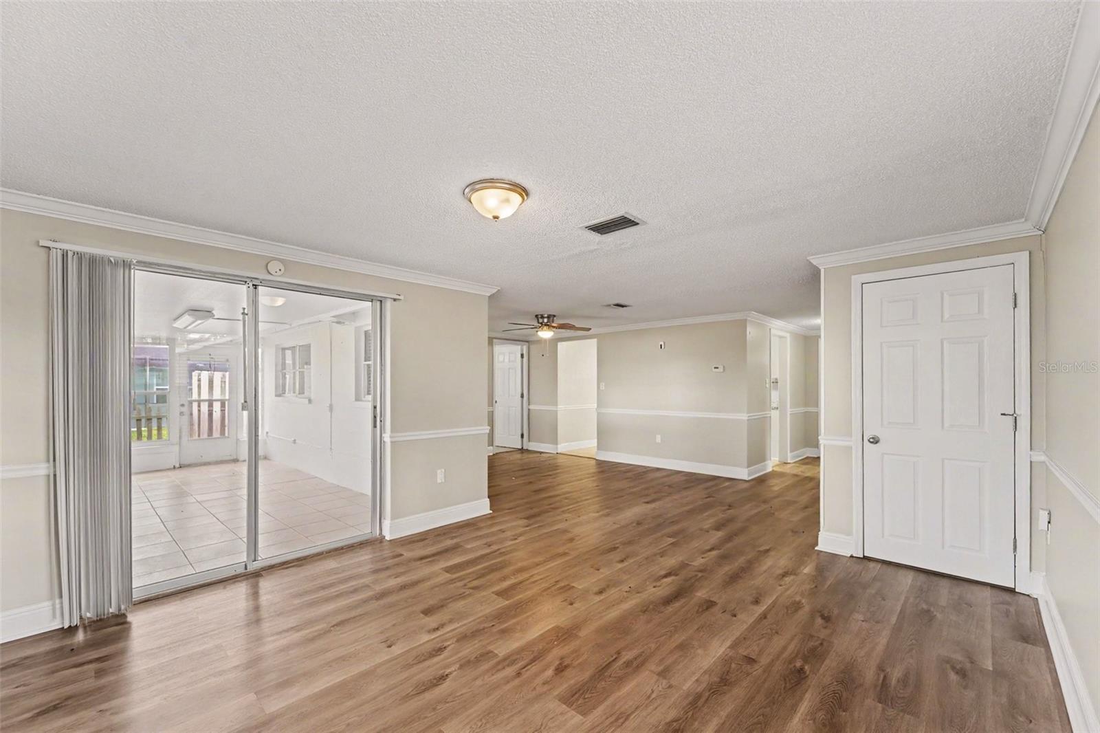 10525 OLEANDER DR — photo 6