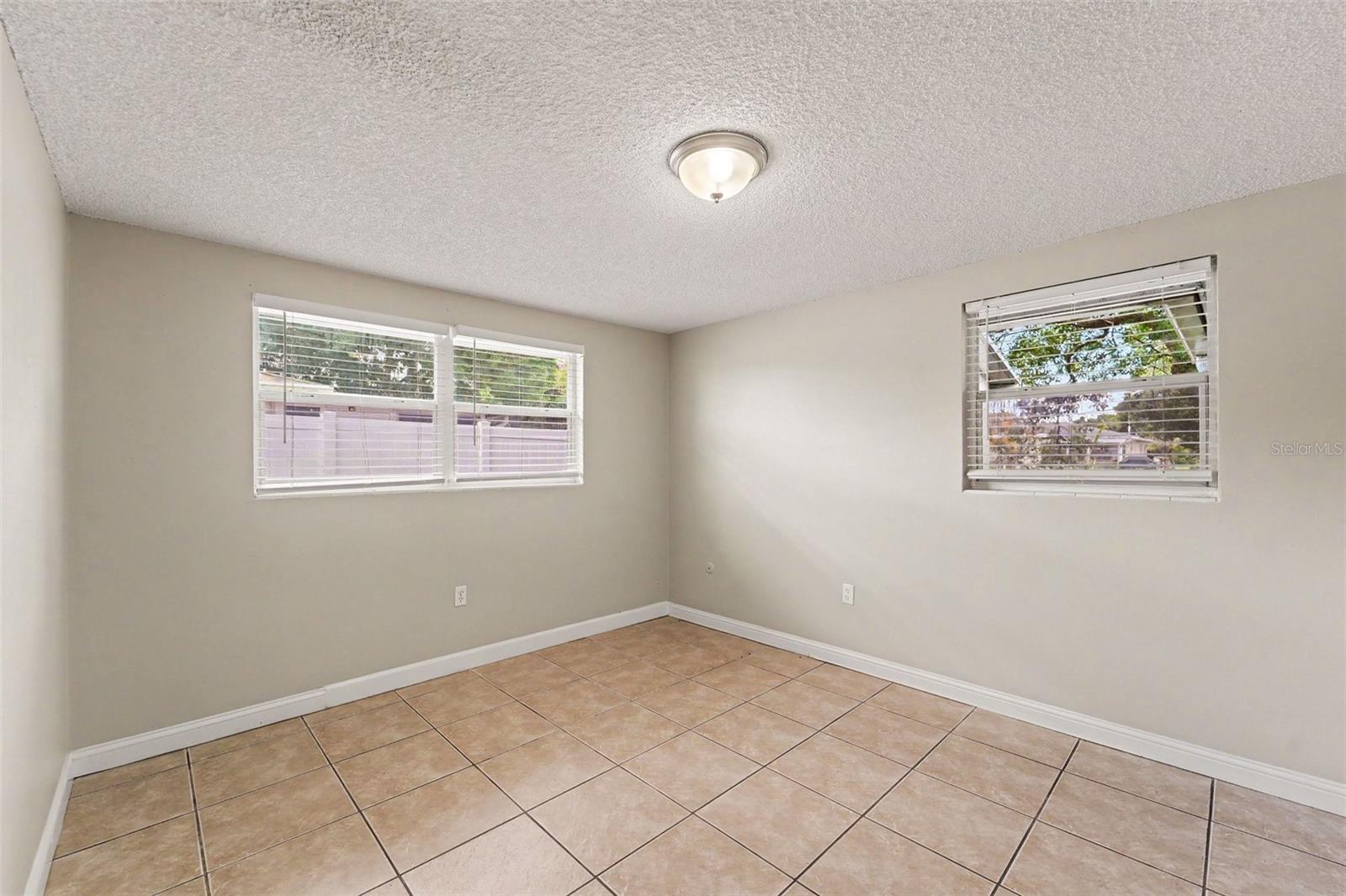 10525 OLEANDER DR — photo 11