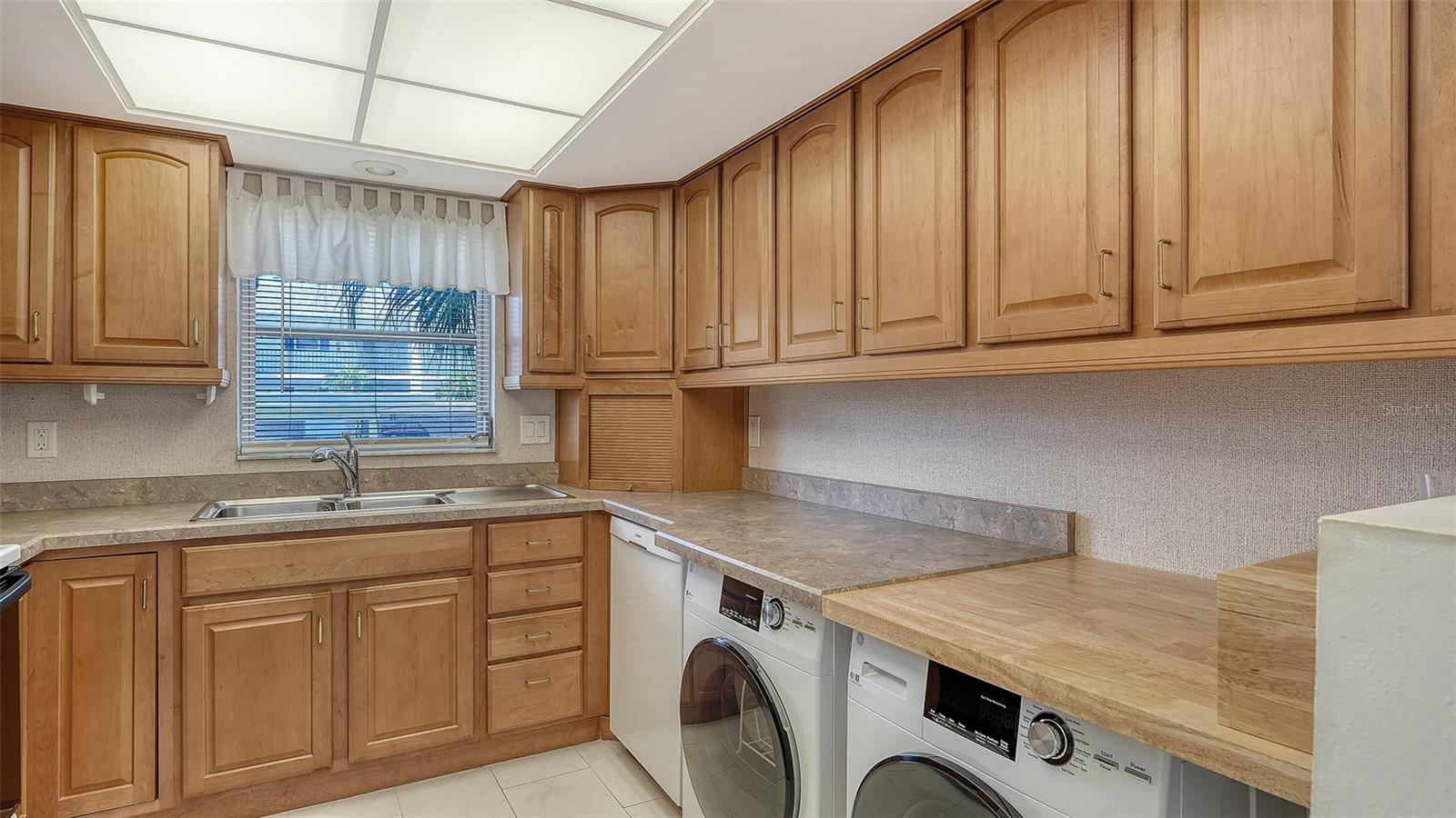 4868 INDEPENDENCE DR — photo 17