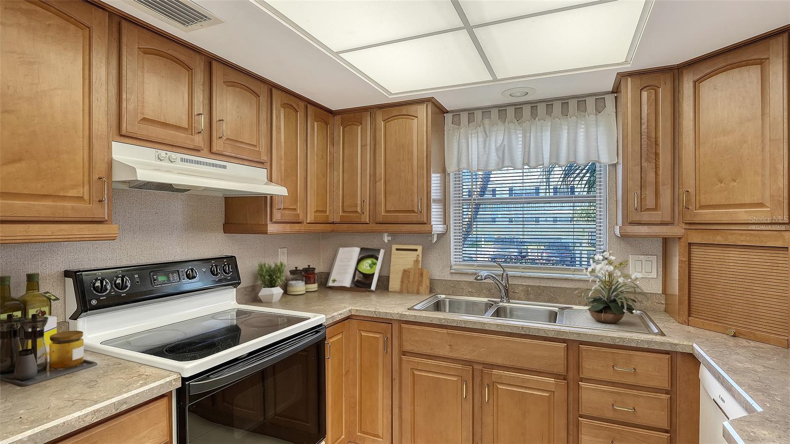 4868 INDEPENDENCE DR — photo 14