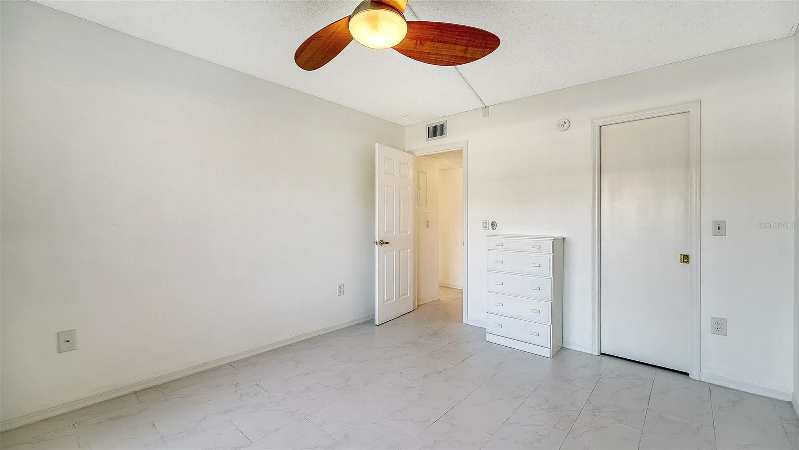 4868 INDEPENDENCE DR — photo 31