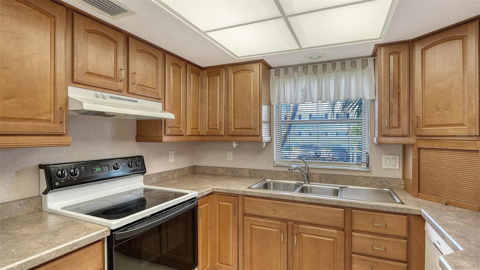 4868 INDEPENDENCE DR — photo 15