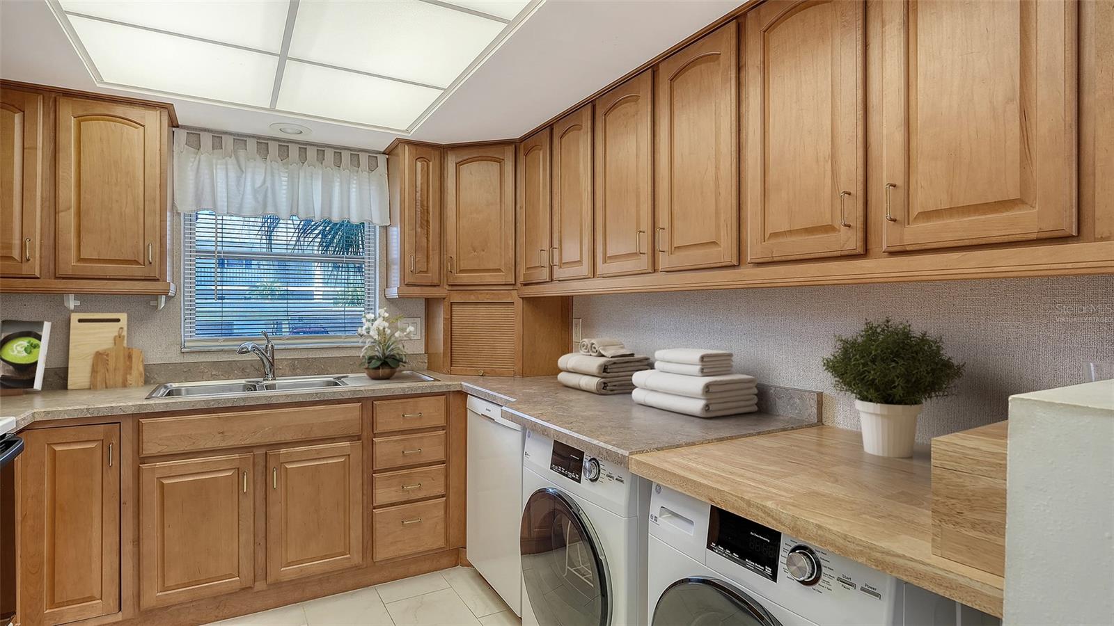 4868 INDEPENDENCE DR — photo 16