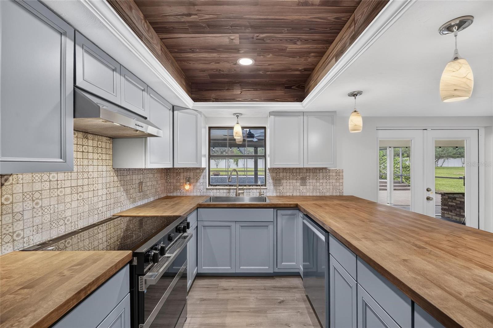 12603 LAKE HILLS DR — photo 21