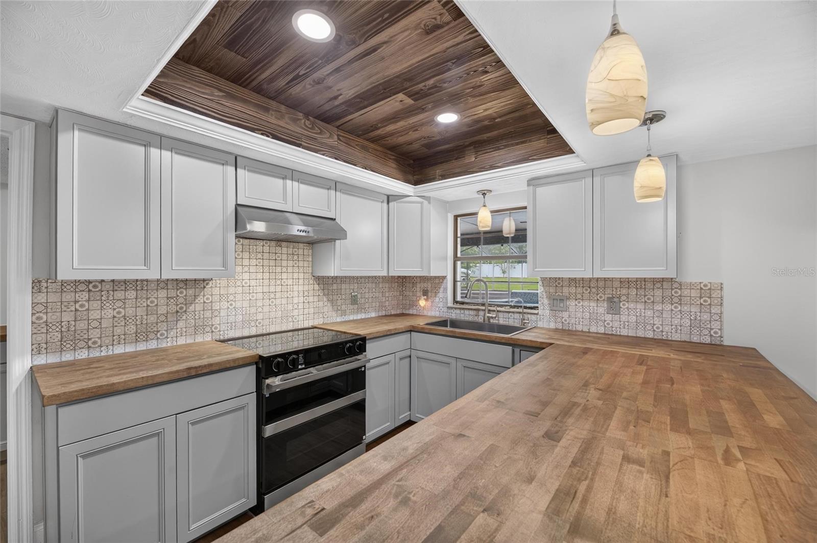 12603 LAKE HILLS DR — photo 28
