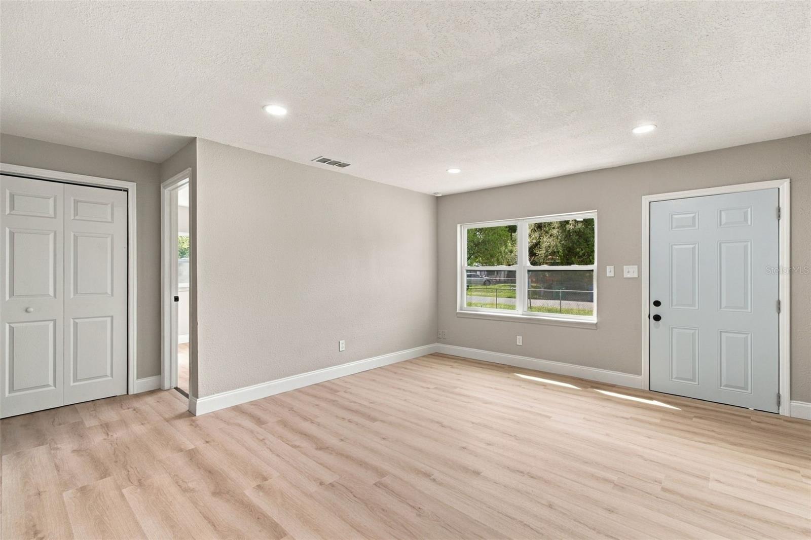 4216 N SANDALWOOD CIR — photo 8