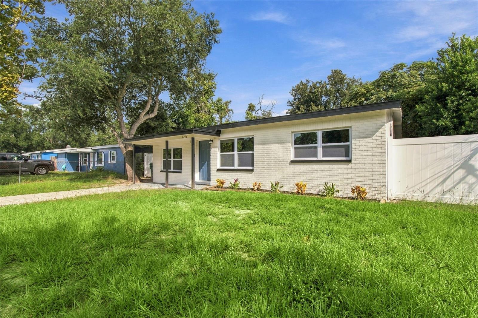 4216 N SANDALWOOD CIR — photo 3