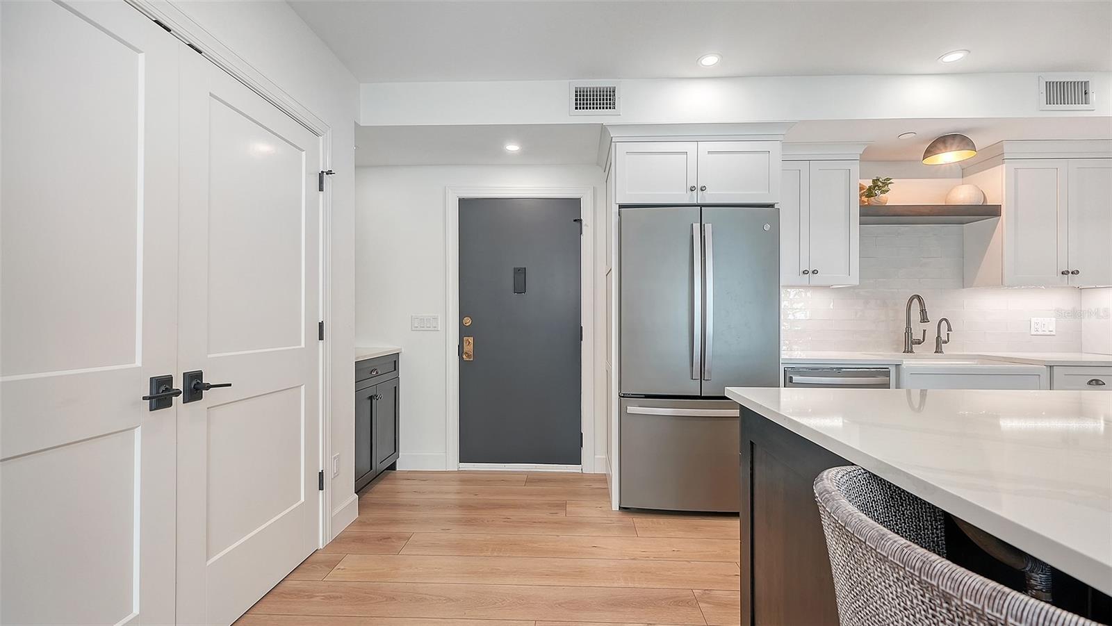 1102 BENJAMIN FRANKLIN DR #810 — photo 3