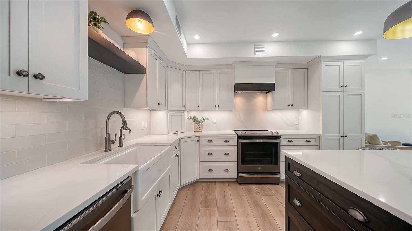 1102 BENJAMIN FRANKLIN DR #810 — photo 18