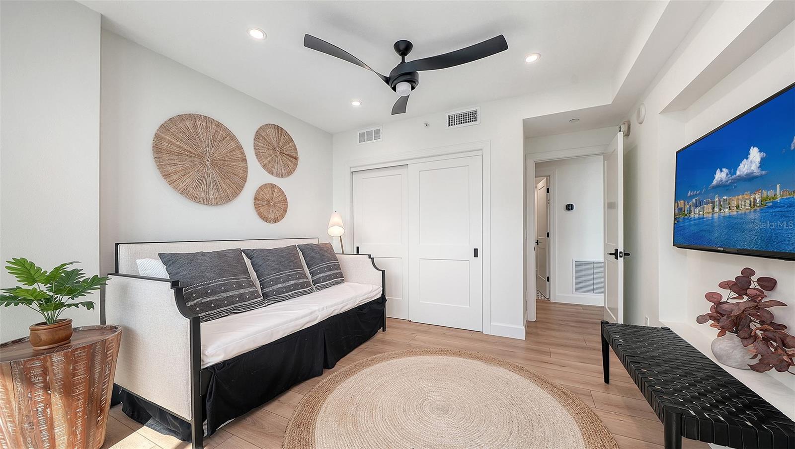 1102 BENJAMIN FRANKLIN DR #810 — photo 33