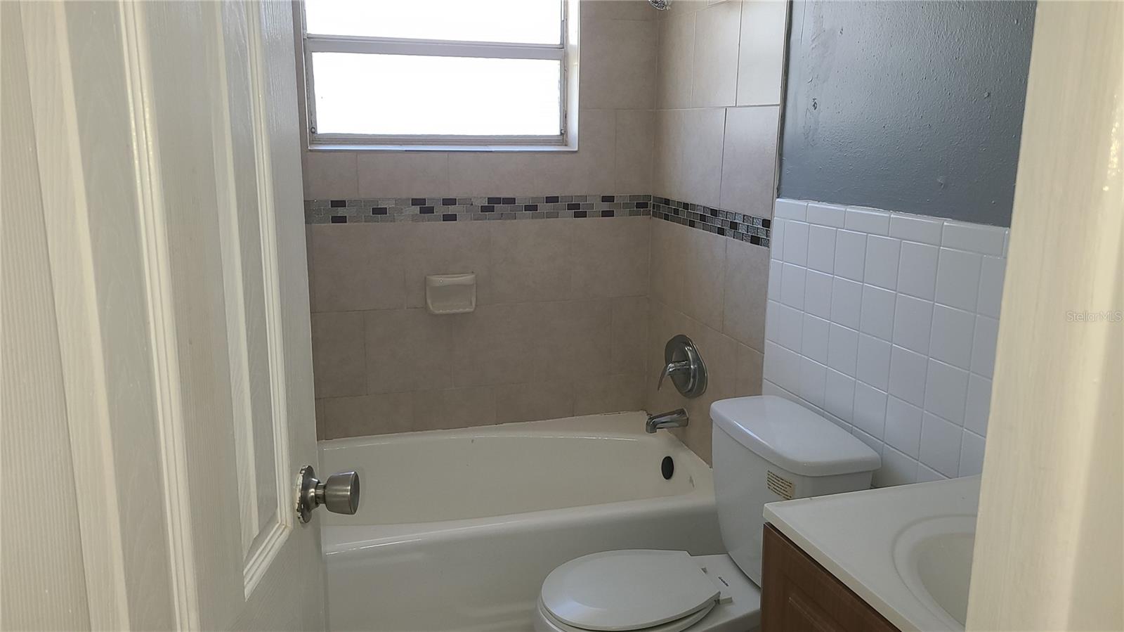 10704 N 15TH ST #B — photo 6