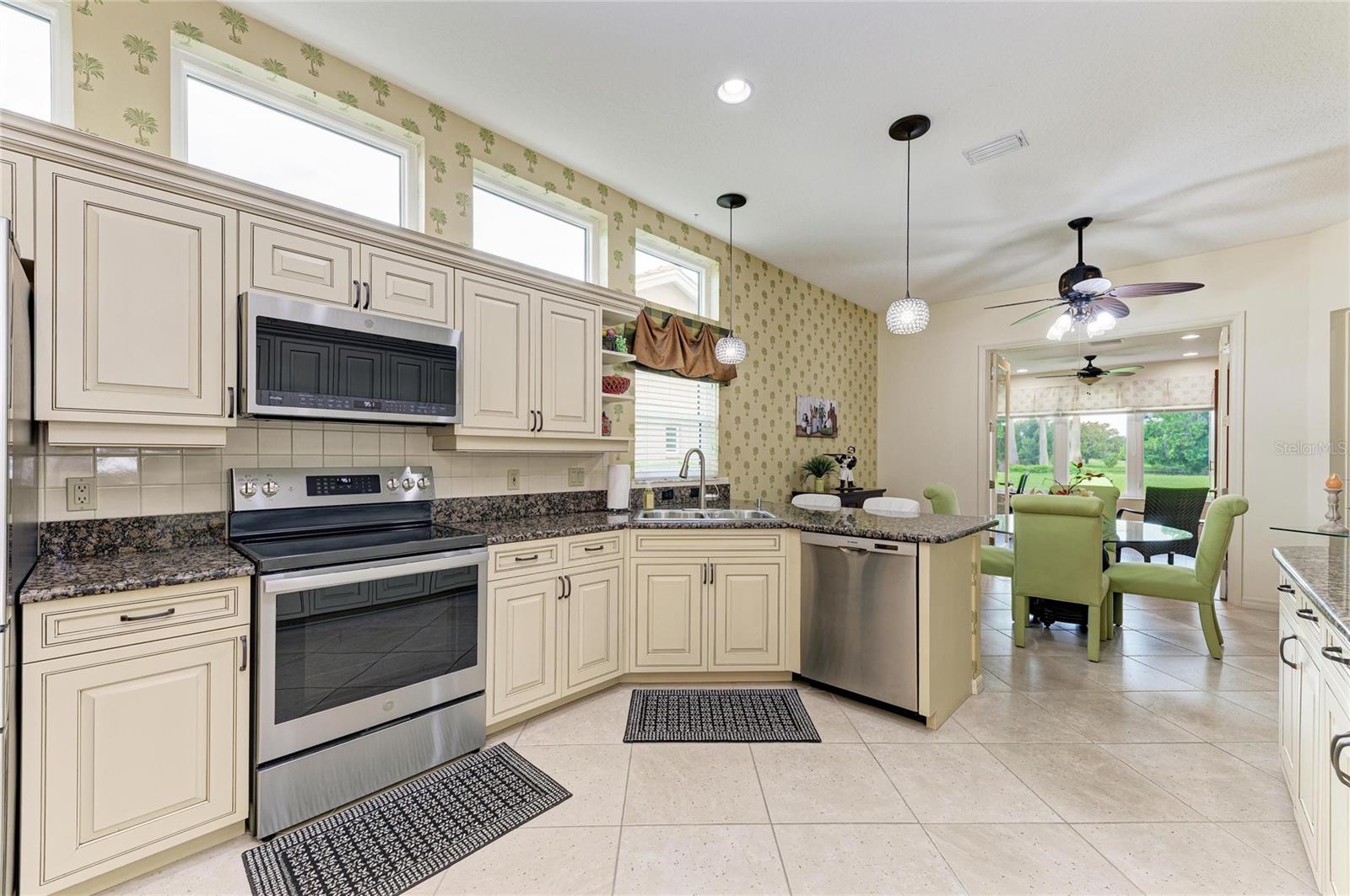6635 OAKBROOKE CIR — photo 14