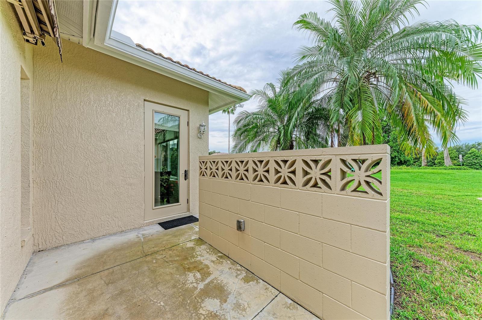 6635 OAKBROOKE CIR — photo 33