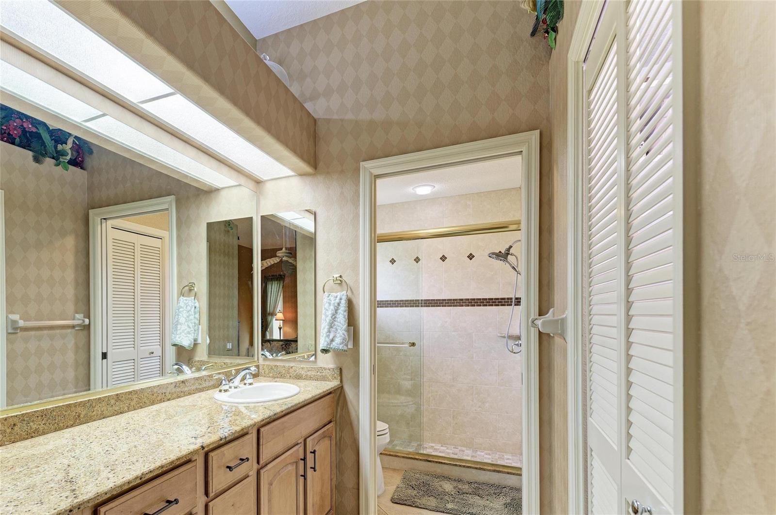 6635 OAKBROOKE CIR — photo 23