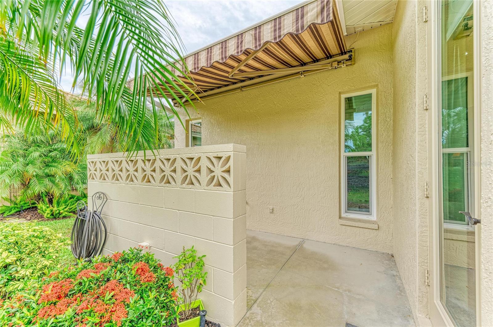 6635 OAKBROOKE CIR — photo 32