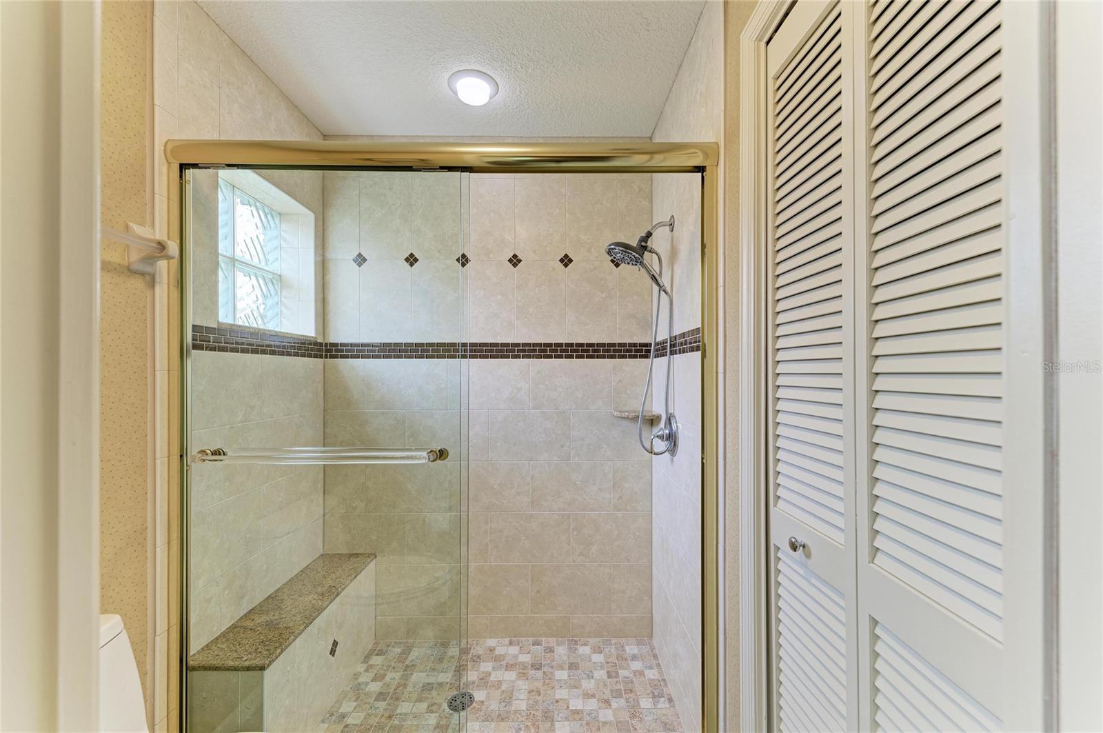 6635 OAKBROOKE CIR — photo 24