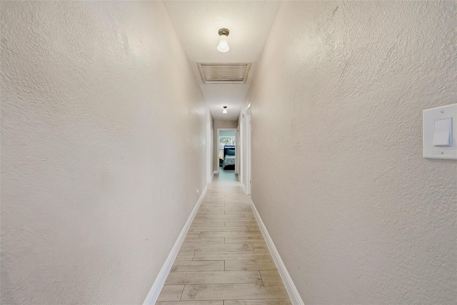 6675 COLONY DR S — photo 9