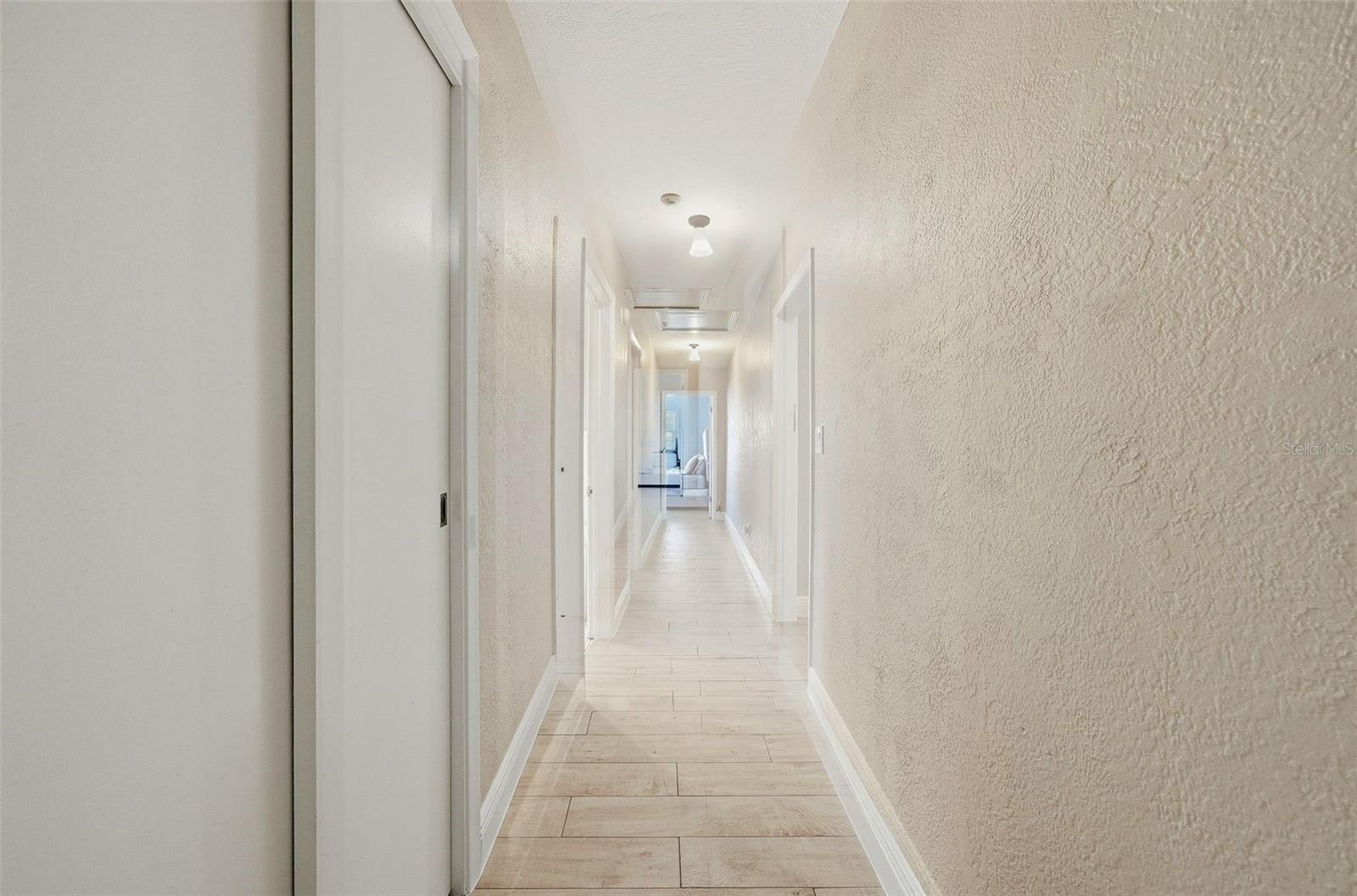6675 COLONY DR S — photo 10