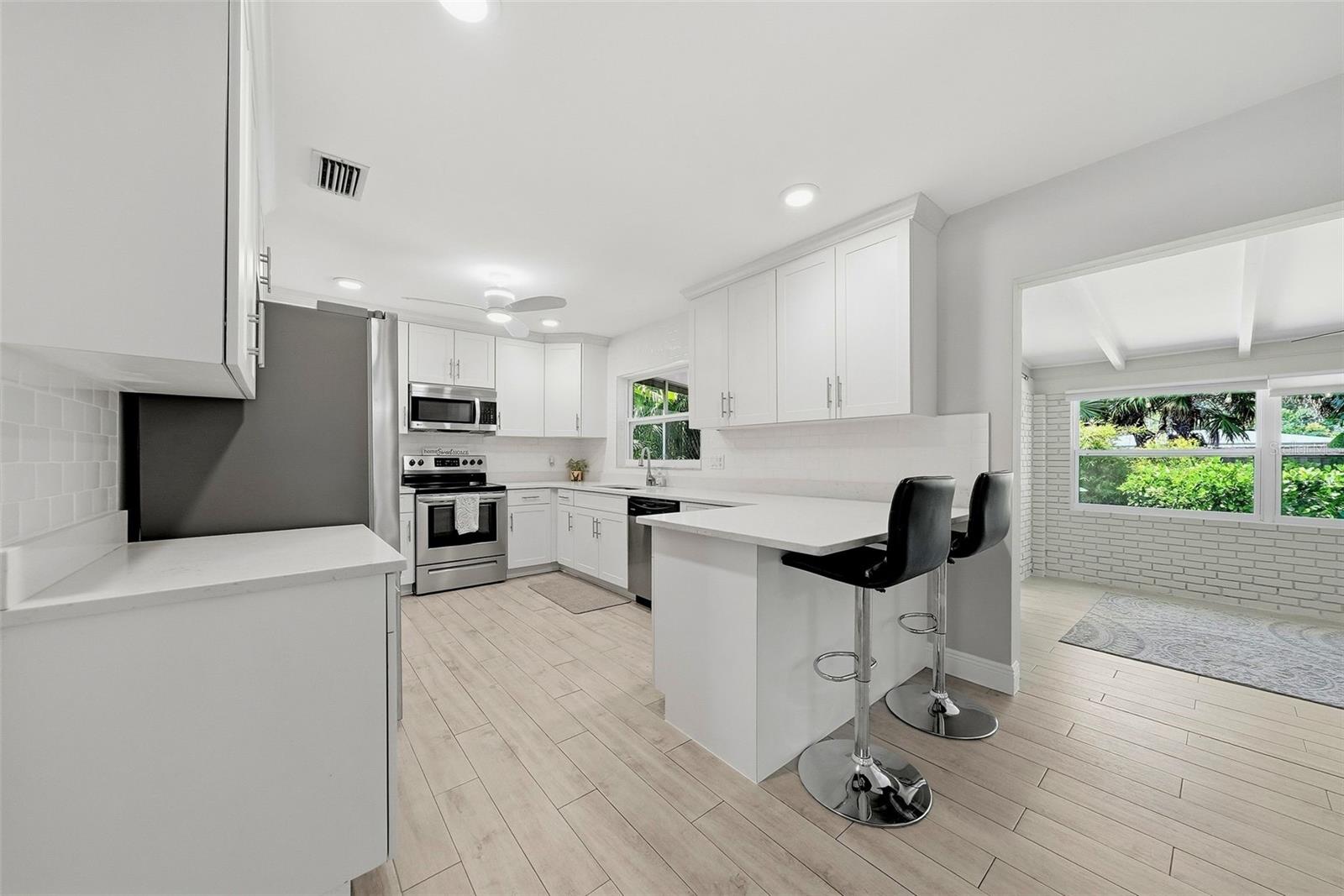 6675 COLONY DR S — photo 18