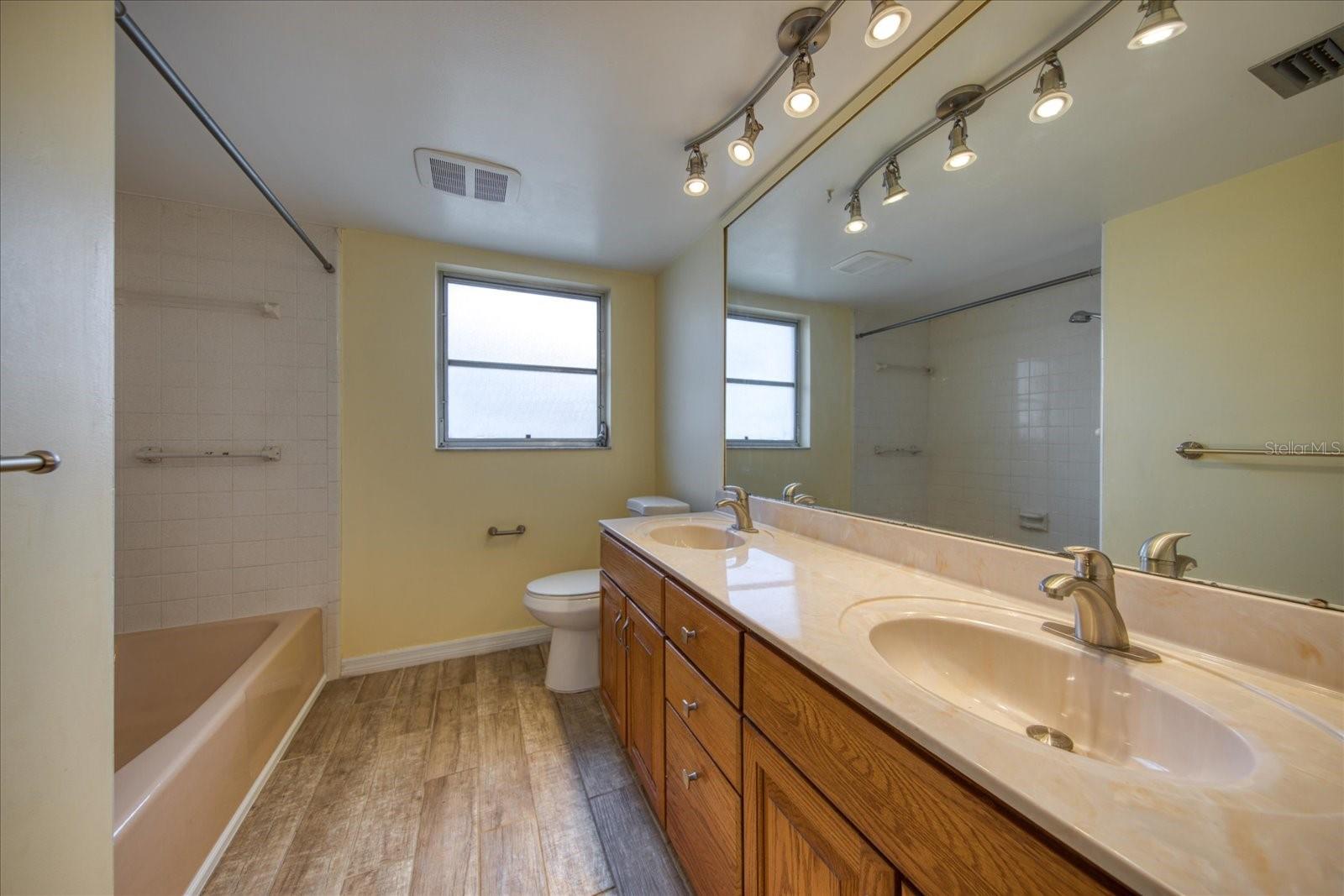 1901 DOLPHIN DR — photo 13
