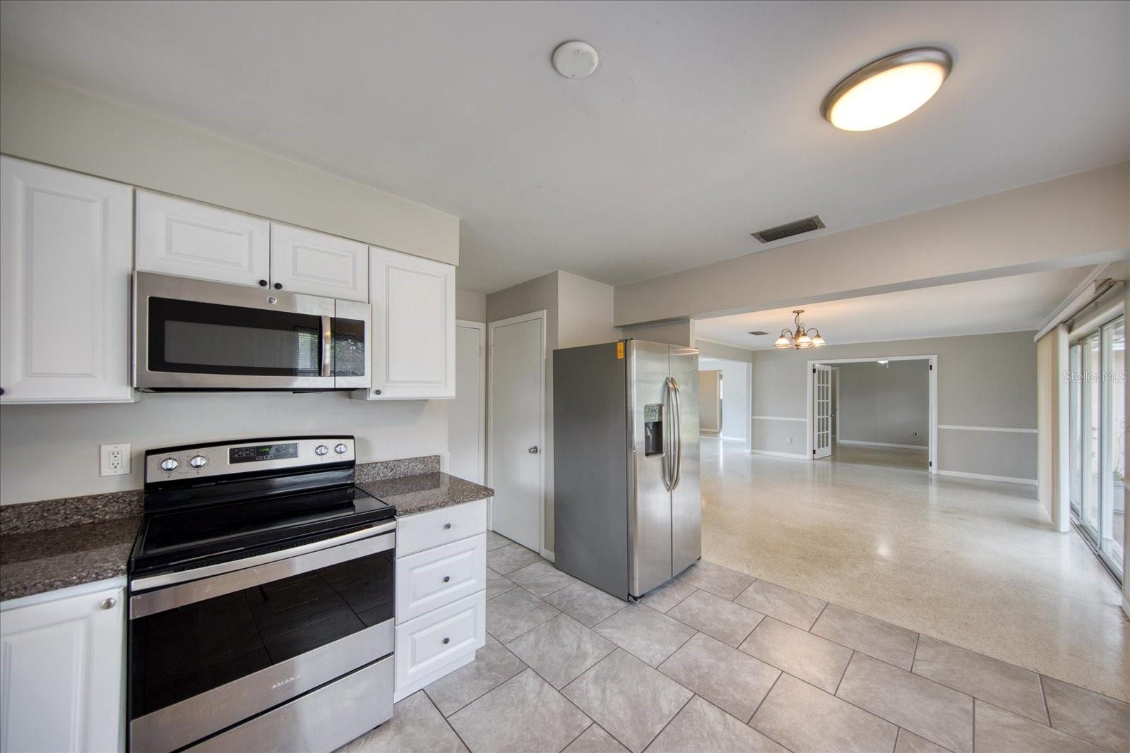1901 DOLPHIN DR — photo 9